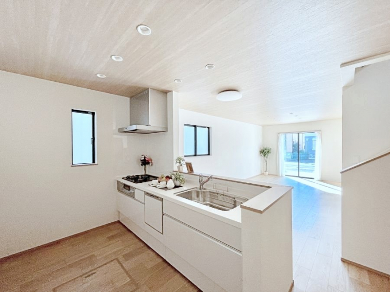 �L�b�`���@���r���O�ŗV�Ԃ��q�l�������Ȃ��炨�������ł���ΖʃL�b�`���B  