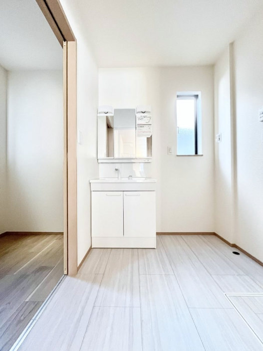 ���ʑ�E���ʏ��@��Ƃ�̐��ʃX�y�[�X�Œ��̐g�x�x���X���[�Y��