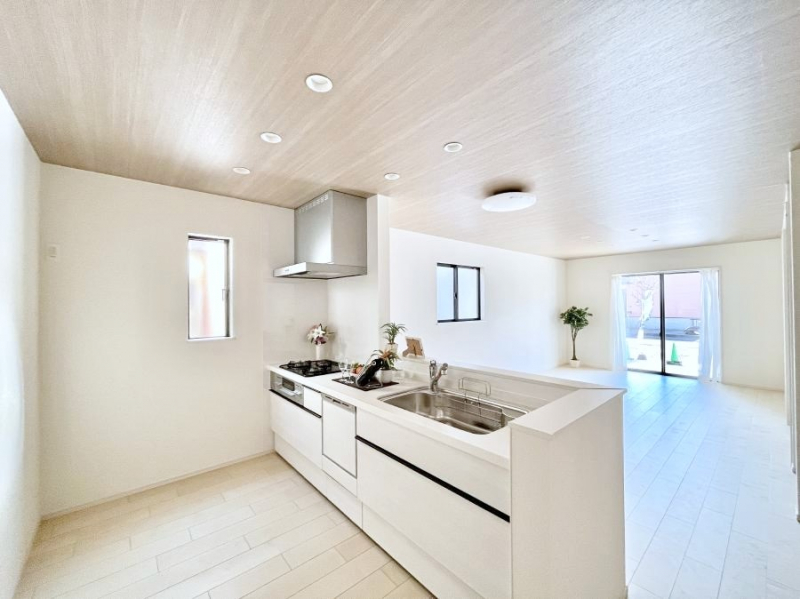 �L�b�`���@���Ƒ��̉�b�e�ޑΖʃL�b�`���B���������̃p�p�}�}�����Ƒ��Ɖ߂������Ԃ����������I