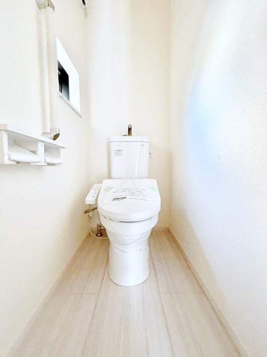 �g�C���@�g�C����1�K��2�K���ꂼ��ɔz�u����Ă��ĂƂĂ��֗��ł��B 