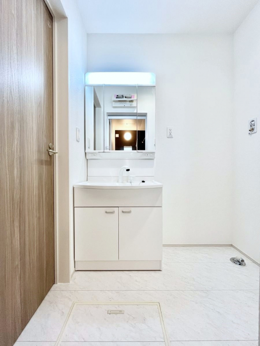 ���ʑ�E���ʏ��@��Ƃ�̐��ʃX�y�[�X�Œ��̐g�x�x���X���[�Y��