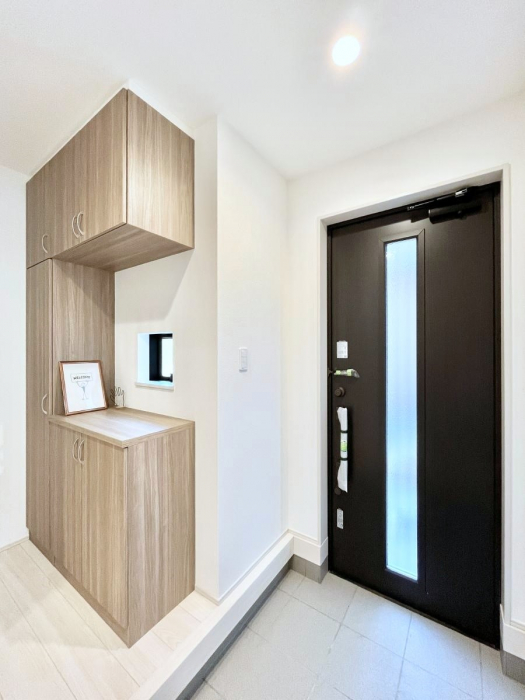 ���ց@�K���X�X���b�g�̓��������փh�A�������Ɍ���͂��Ă���܂�  