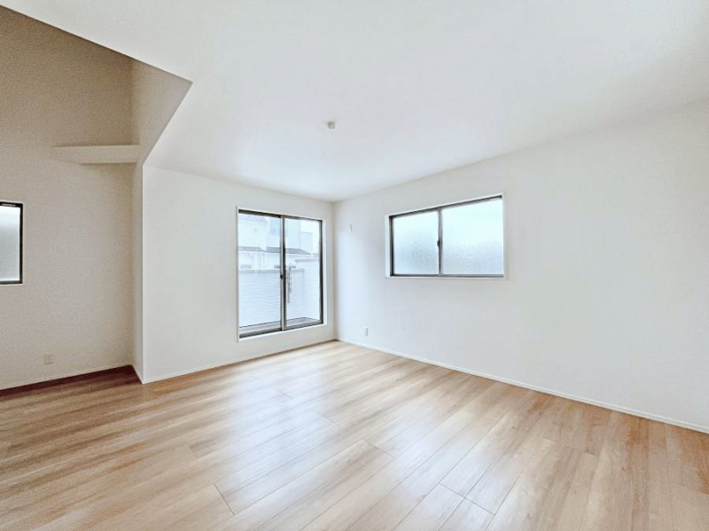 ̑ρ@Ƒ̏Ί炪RƐ܂ĂAȕ͋C̃_CjOɎdオĂ܂ 