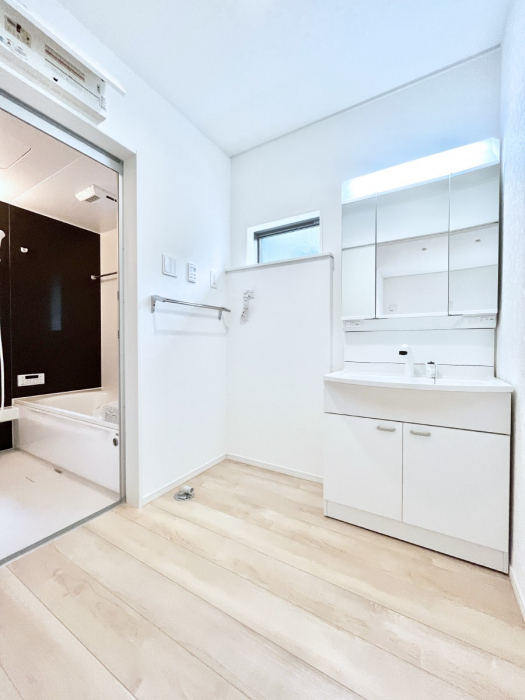 ̑@Ă̂ŎC̑ꏊłC\s܂B̐gxxCǂI