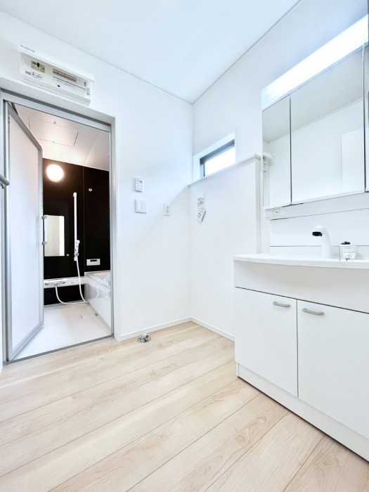 ̑@Ă̂ŎC̑ꏊłC\s܂B̐gxxCǂI