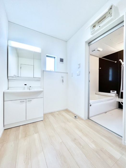 ̑@Ă̂ŎC̑ꏊłC\s܂B̐gxxCǂI