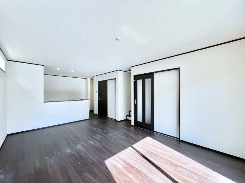 ���̑����ρ@�Ƒ��̏Ί炪���R�Ɛ��܂�Ă���A����ȕ��͋C�̃_�C�j���O�Ɏd�オ���Ă��܂��B