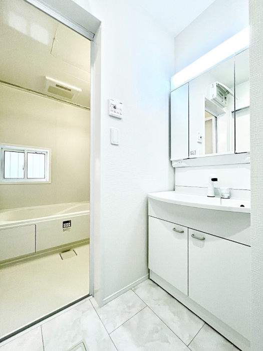 ���̑��@���ʏ��͂�Ƃ�̂���X�y�[�X�ŁA�g�x�x�������̃X�L���P�A���S�ɗ]�T�������Ăł������ł��B