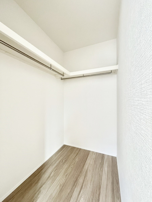 ���̑��@�G�ߕi���̕i�Ȃǂ����Ղ���[�o����E�H�[�N�C���N���[�[�b�g�t���ł��B