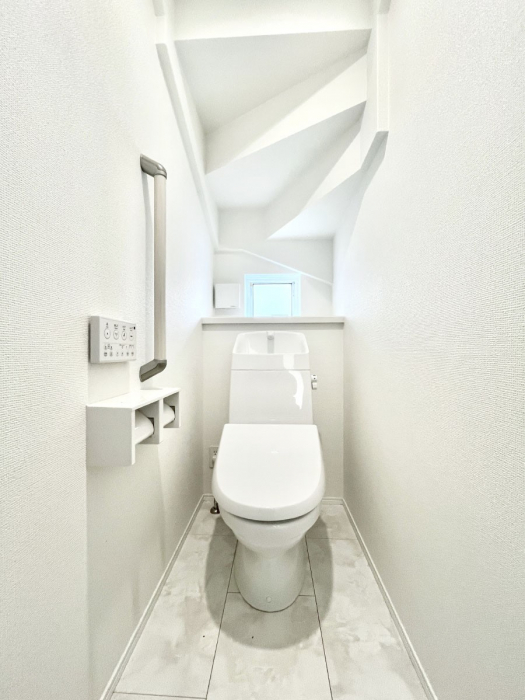 �g�C���@�g�C����1�K��2�K���ꂼ��ɔz�u����Ă��ĂƂĂ��֗��ł��B 