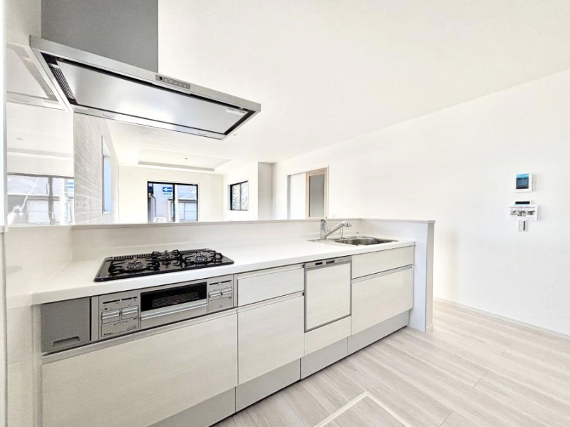 �L�b�`���@���������Ȃ���ł����Ƒ��Ƃ̉�b���y���߂�ΖʃL�b�`��