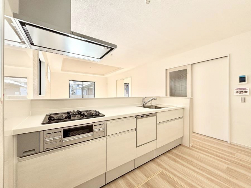 �L�b�`���@���������Ȃ���ł����Ƒ��Ƃ̉�b���y���߂�ΖʃL�b�`��