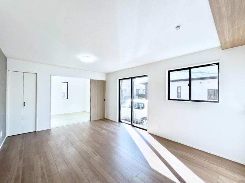 ���̑����ρ@�Ƒ��̏Ί炪���R�Ɛ��܂�Ă���A����ȕ��͋C�̃_�C�j���O�Ɏd�オ���Ă��܂��B