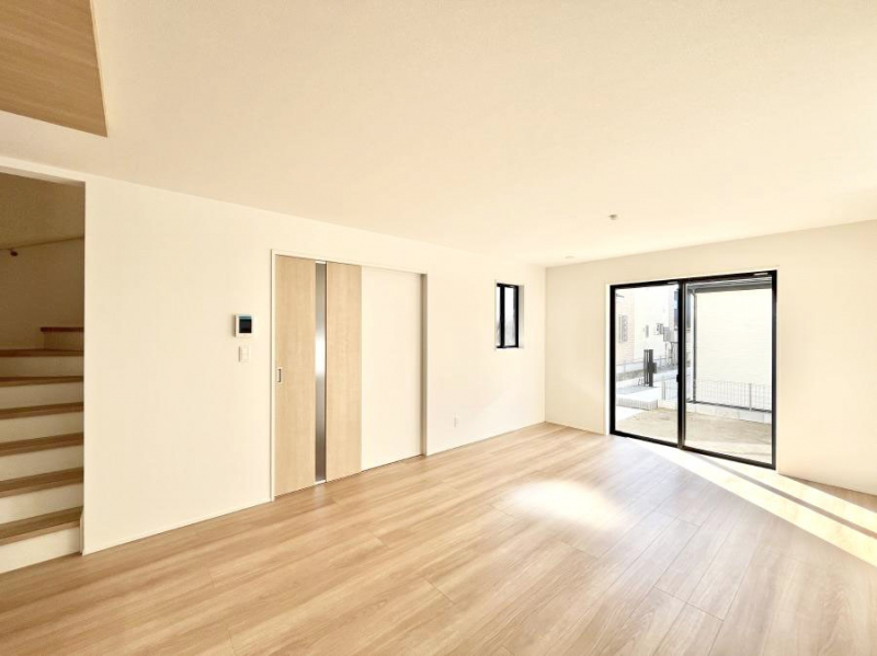 ���r���O�@���邢�z���������A�����̕��͋C�ɖ�������郊�r���O�E�_�C�j���O�B 