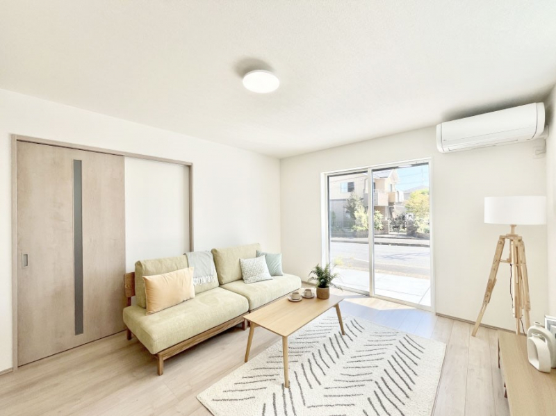 ̑ρ@Ƒ̏Ί炪RƐ܂ĂAȕ͋C̃_CjOɎdオĂ܂B