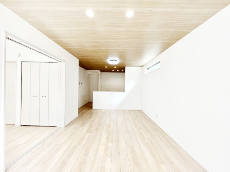 ̑ρ@Ƒ̏Ί炪RƐ܂ĂAȕ͋C̃_CjOɎdオĂ܂B