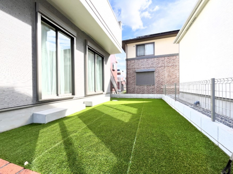 ̑@Z܂ɖ邳ƊJoĂXy[XtłB