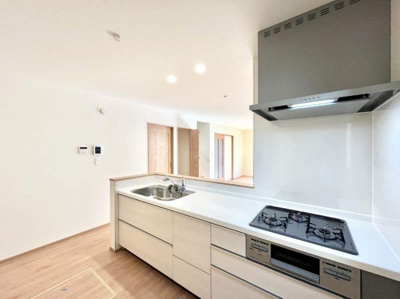 �L�b�`���@���������Ȃ���ł����Ƒ��Ƃ̉�b���y���߂�ΖʃL�b�`��