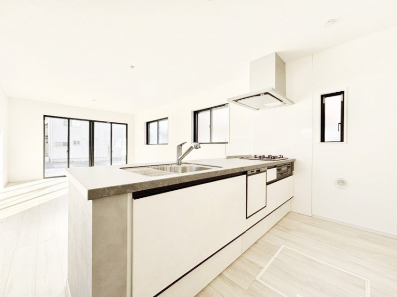 �L�b�`���@���Ƒ��̉�b�e�ޑΖʃL�b�`���B���������̃p�p�}�}�����Ƒ��Ɖ߂������Ԃ����������I