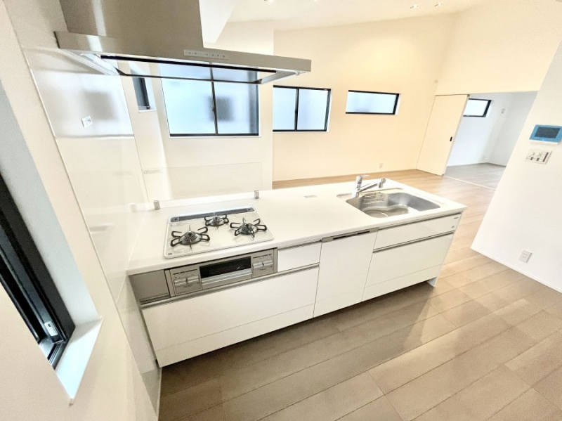 �L�b�`���@���������Ȃ���ł����Ƒ��Ƃ̉�b���y���߂�ΖʃL�b�`��