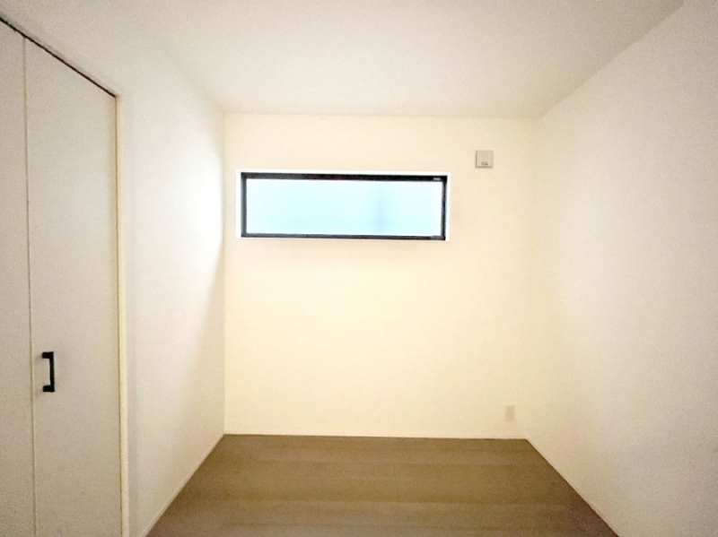 ���[�@1�K�̔[�ˁB���[�����ł͂Ȃ��A�e�����[�N���[����A�g���G�Ƃ��Ă������p���������܂��B