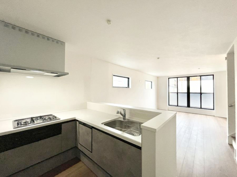 �L�b�`���@���������Ȃ���ł����Ƒ��Ƃ̉�b���y���߂�ΖʃL�b�`��