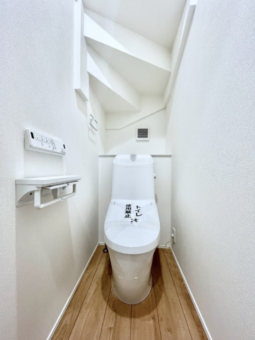 �g�C���@�g�C����1�K��2�K���ꂼ��ɔz�u����Ă��ĂƂĂ��֗��ł��B 