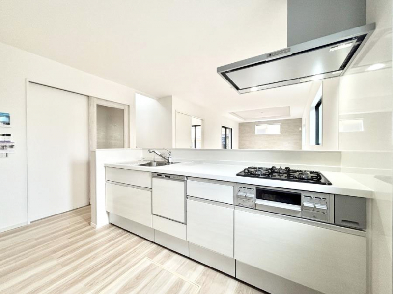 �L�b�`���@���������Ȃ���ł����Ƒ��Ƃ̉�b���y���߂�ΖʃL�b�`��