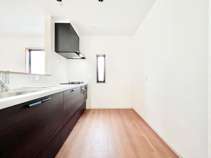 �L�b�`���@�u�₩�ȕ����ʂ蔲����L�b�`���B��������̂Ŗ��邭���C�ɂ��𗧂��܂��B