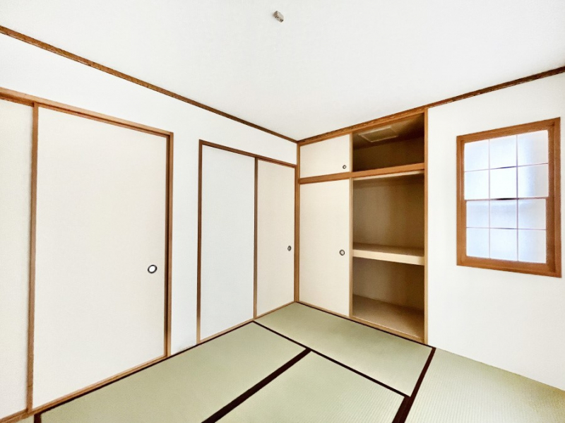 ���̑����ρ@���r���O�Ɨׂ荇���Ă���a���B�ق��ƈꑧ�ł���a�̋�Ԃ��Y�ꂸ�ɁB 