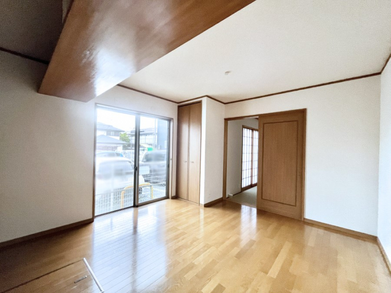 ̑ρ@Ƒ̏Ί炪RƐ܂ĂAȕ͋C̃_CjOɎdオĂ܂ 