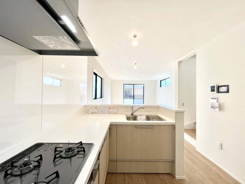 �L�b�`���@���������Ȃ���ł����Ƒ��Ƃ̉�b���y���߂�ΖʃL�b�`��  