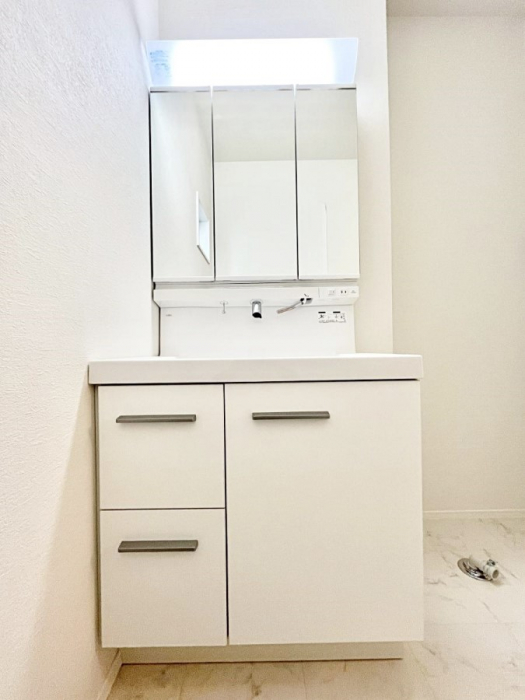 ���ʑ�E���ʏ��@�O�ʋ��̗��ɁA���ϕi��q���p�i�Ȃǂ����[�\�B���ʑ����������ƕۂ��܂��I