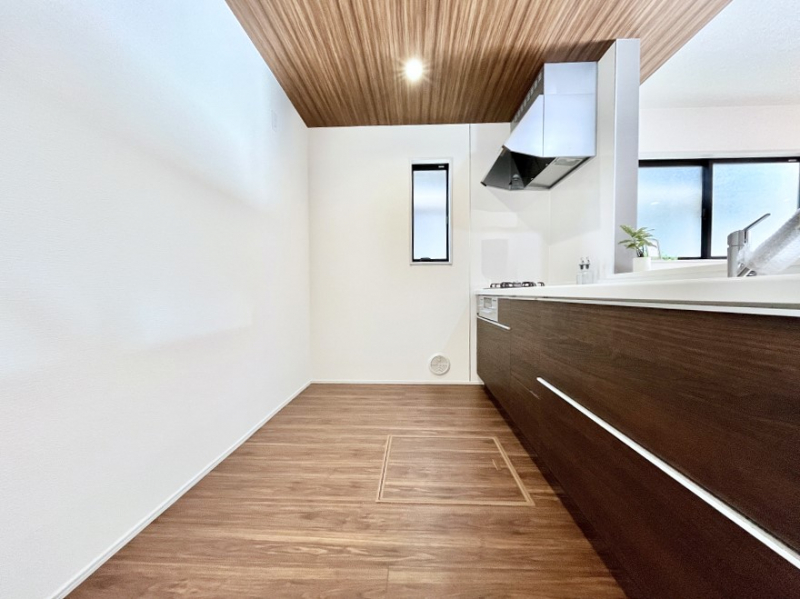 �L�b�`���@�u�₩�ȕ����ʂ蔲����L�b�`���B��������̂Ŗ��邭���C�ɂ��𗧂��܂��B