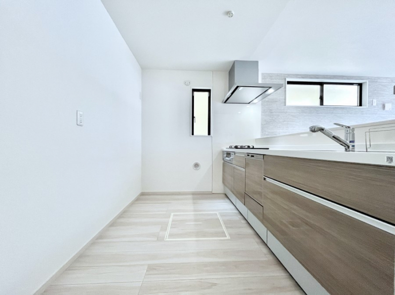 �L�b�`���@�u�₩�ȕ����ʂ蔲����L�b�`���B��������̂Ŗ��邭���C�ɂ��𗧂��܂��B