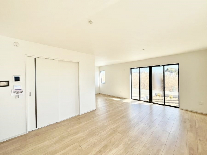 ���r���O�@�傫�ȑ����炽���Ղ�̗z���ƕ����������郊�r���O