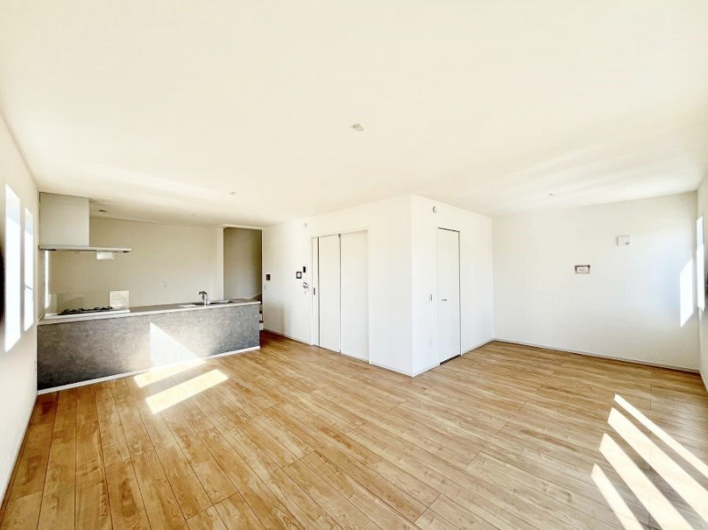 ���̑����ρ@�Ƒ��̏Ί炪���R�Ɛ��܂�Ă���A����ȕ��͋C�̃_�C�j���O�Ɏd�オ���Ă��܂��B