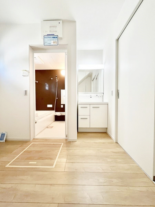 ���ʑ�E���ʏ��@�O�ʋ��̗��ɁA���ϕi��q���p�i�Ȃǂ����[�\�B���ʑ����������ƕۂ��܂��I