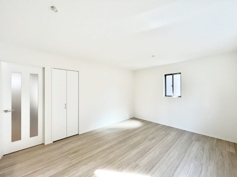 ���̑����ρ@�Ƒ��̏Ί炪���R�Ɛ��܂�Ă���A����ȕ��͋C�̃_�C�j���O�Ɏd�オ���Ă��܂��B