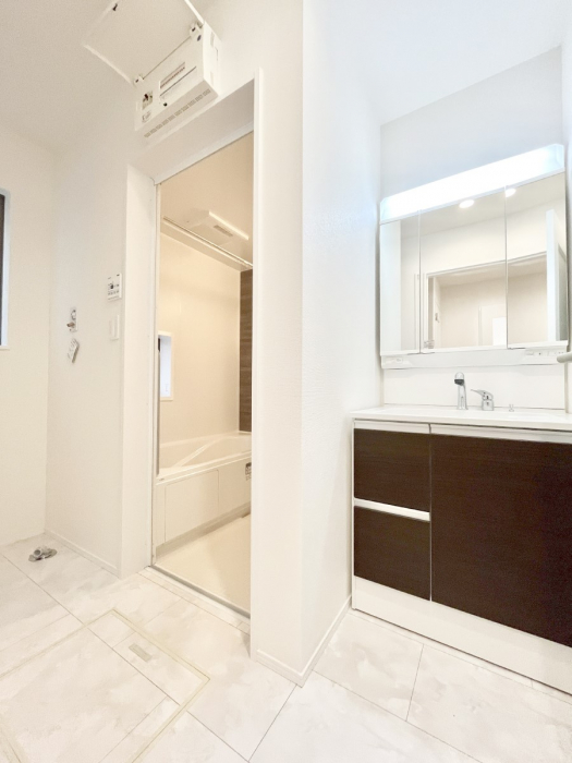 ���̑��@�L�X�Ƃ�Ƃ�̂��郉���h���[�X�y�[�X�B  