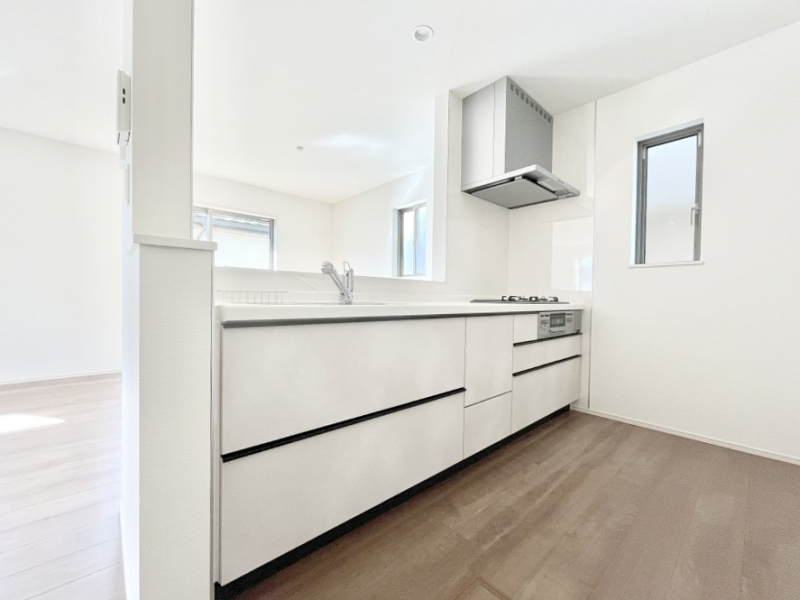 �L�b�`���@�u�₩�ȕ����ʂ蔲����L�b�`���B��������̂Ŗ��邭���C�ɂ��𗧂��܂��B