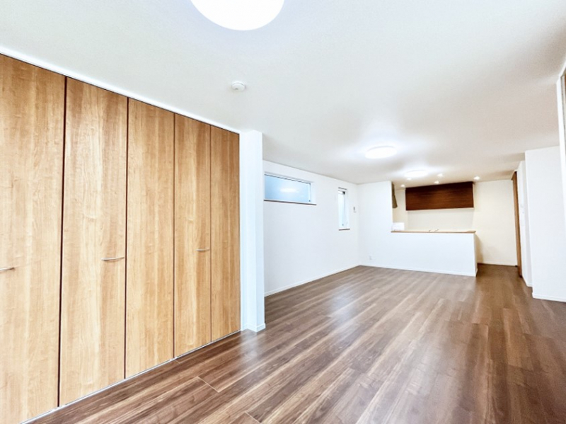 ̑ρ@Ƒ̏Ί炪RƐ܂ĂAȕ͋C̃_CjOɎdオĂ܂B