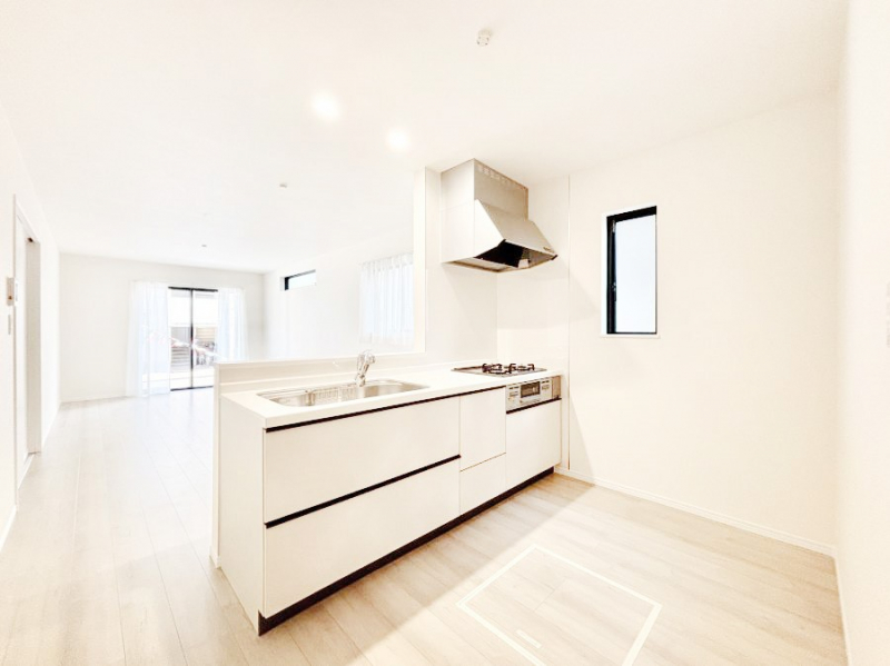 �L�b�`���@���Ƒ��̉�b�e�ޑΖʃL�b�`���B���������̃p�p�}�}�����Ƒ��Ɖ߂������Ԃ����������I