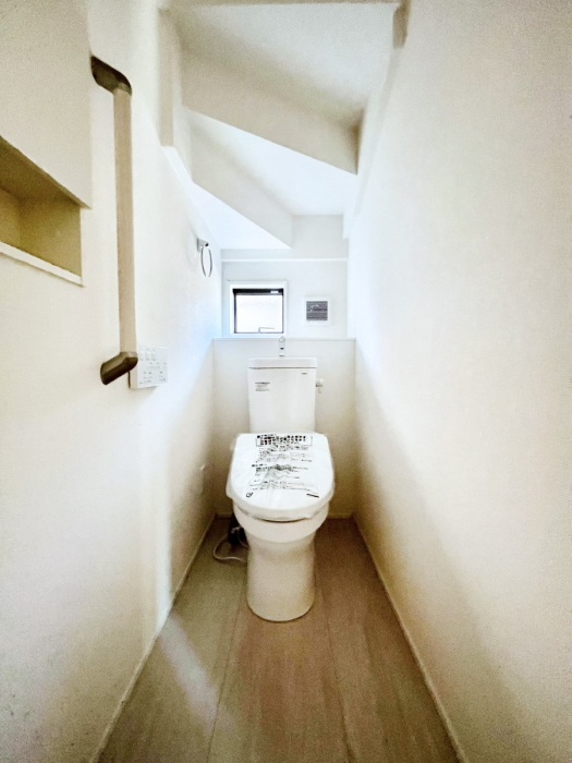 �g�C���@�E�H�V�����b�g�t���g�C����1�K��2�K���ꂼ��ɔz�u����Ă��ĂƂĂ��֗��ł��B 