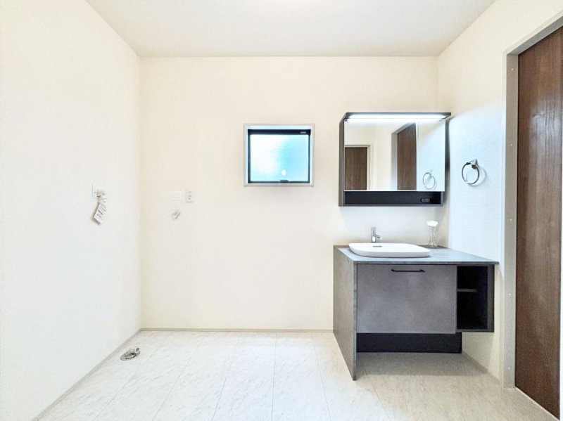 ̑@Ă̂ŎC̑ꏊłC\s܂B̐gxxCǂI