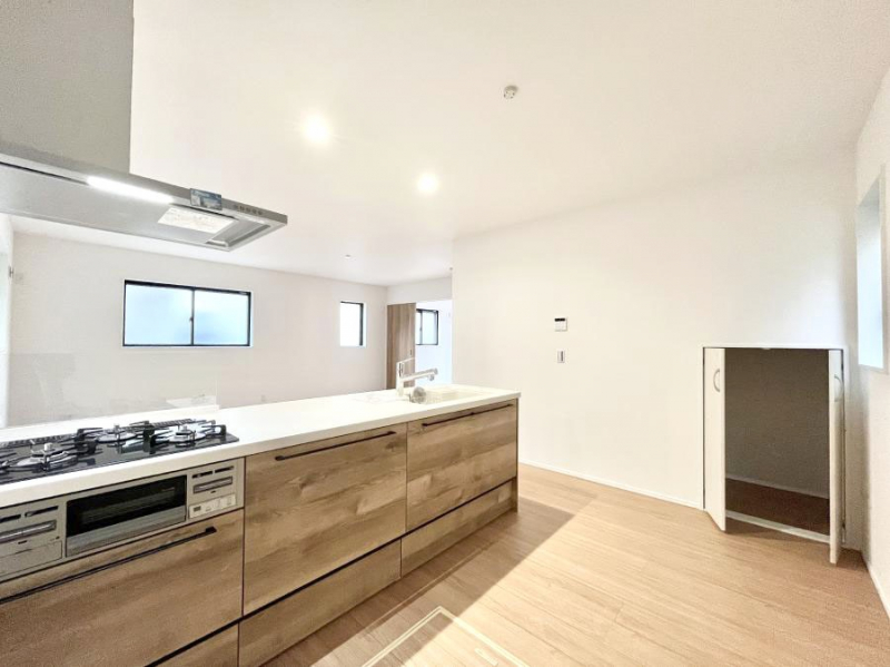 �L�b�`���@���������Ȃ���ł����Ƒ��Ƃ̉�b���y���߂�ΖʃL�b�`��