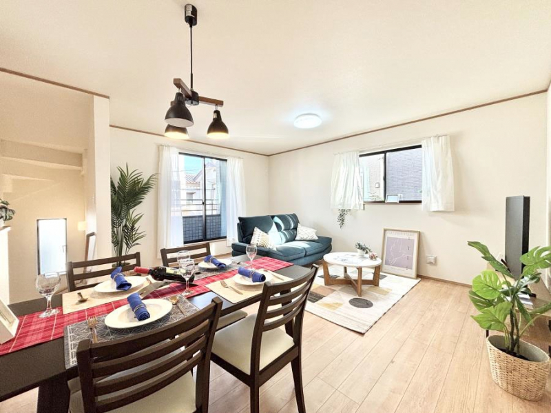 ���r���O�@�傫�ȑ����炽���Ղ�̗z���ƕ����������郊�r���O