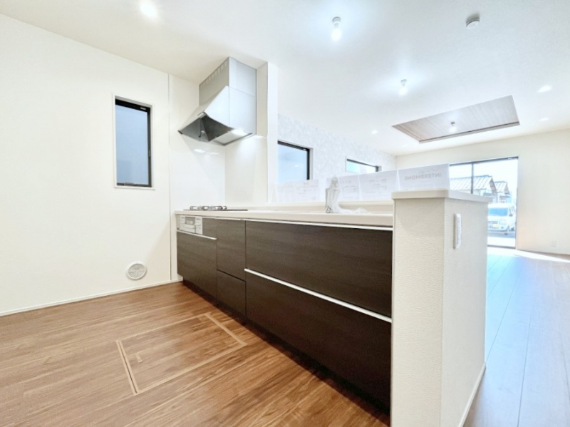 �L�b�`���@���r���O�ŗV�Ԃ��q�l�������Ȃ��炨�������ł���ΖʃL�b�`���B  