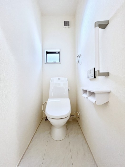 �g�C���@�g�C����1�K��2�K���ꂼ��ɔz�u����Ă��ĂƂĂ��֗��ł��B 