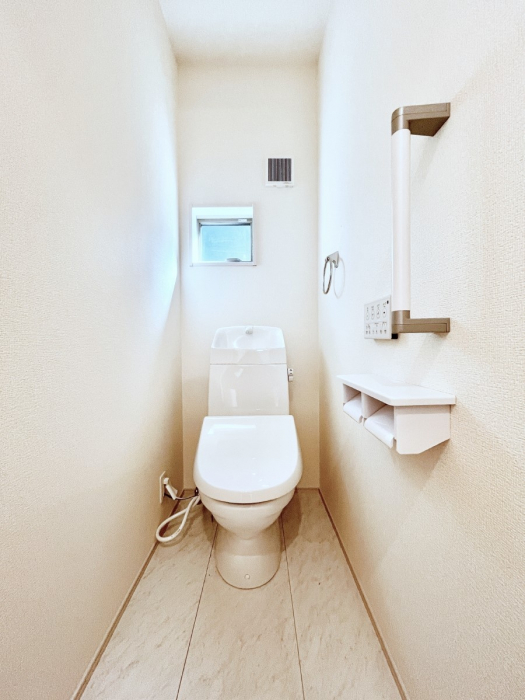 �g�C���@�g�C����1�K��2�K���ꂼ��ɔz�u����Ă��ĂƂĂ��֗��ł��B 